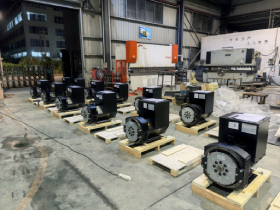 Какова структура и принцип работы генераторов с постоянными магнитами?